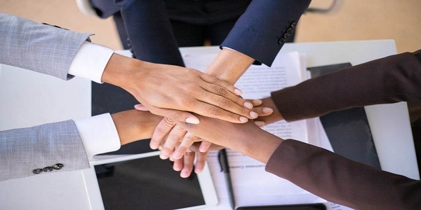 COMUNICAÇÃO É A BASE DO RELACIONAMENTO HUMANO